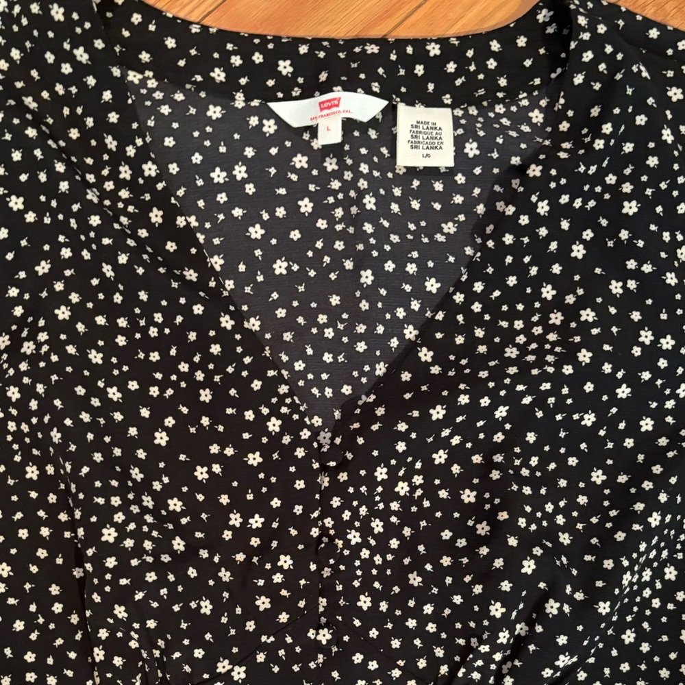 Levi’s Cropped Floral Blouse - Picture 6 of 6